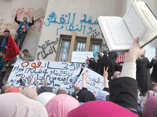  - Gadafi juega su futuro en el oeste