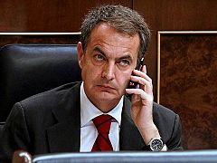 Zapatero expresa la "cercanía" y "proximidad" del Gobierno con la familia de los militares muertos en Hoyo