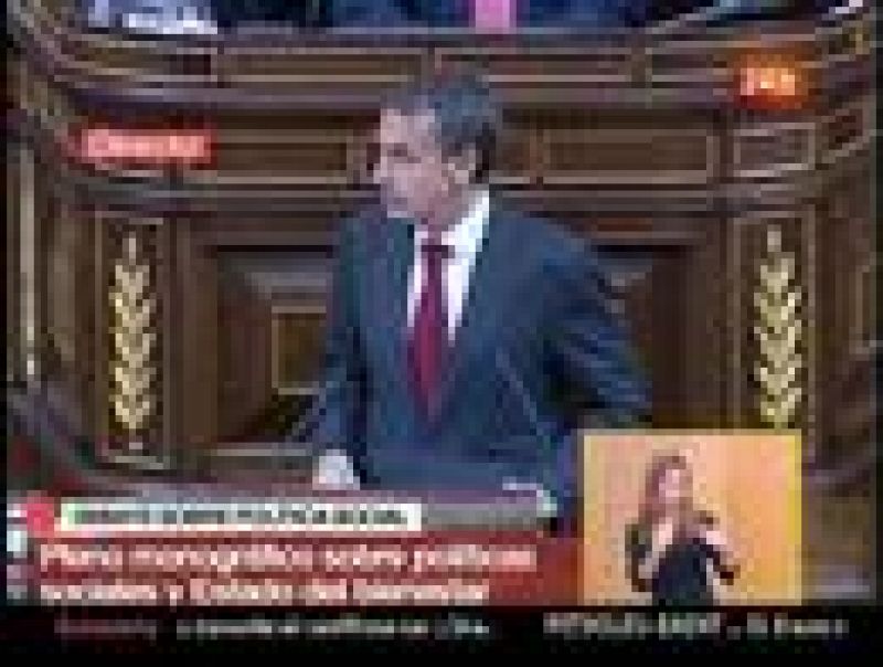 Zapatero expresa la "cercanía" y "proximidad" del Gobierno a las familias de los militares muertos en Hoyo