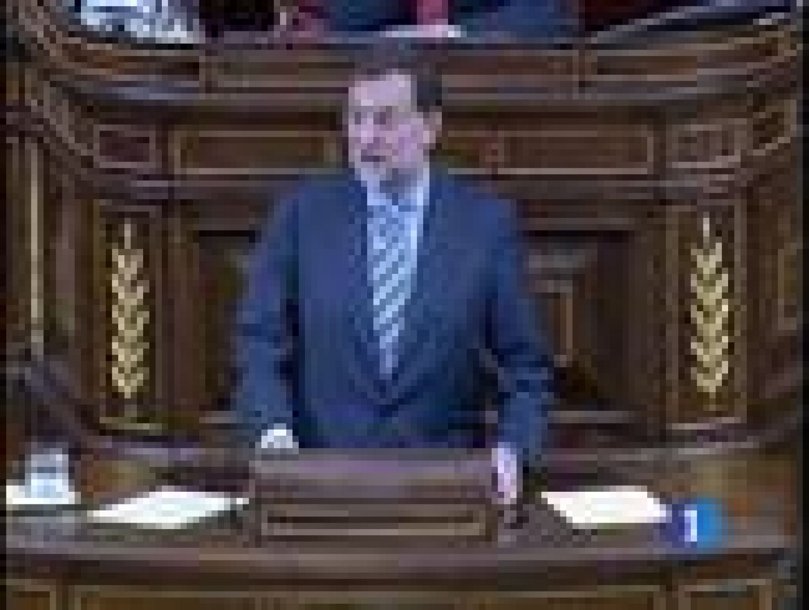 Zapatero y Rajoy se acusan mutuamente de falsear las cifras sobre su gasto social | Ver