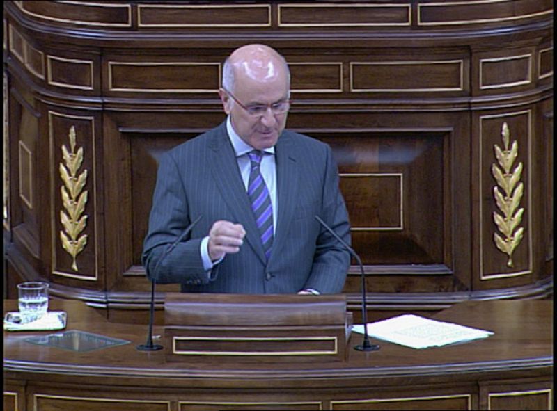 Los grupos políticos coinciden en criticar la política social del Gobierno 