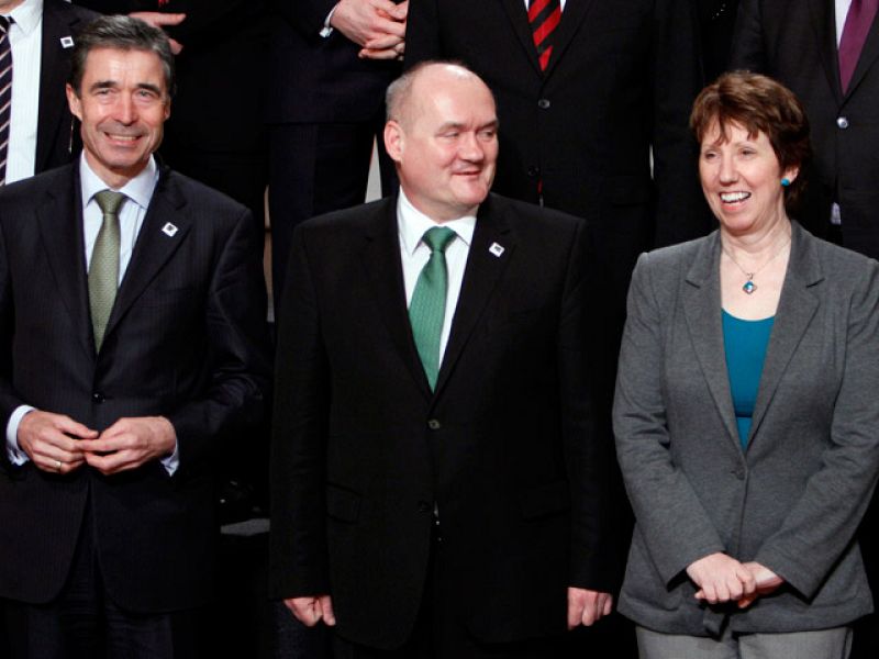 La OTAN y la Unión Europea estudian medidas para evacuar Libia