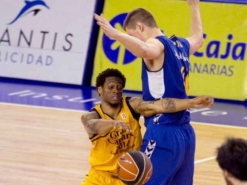 El Cajasol se afianza en los puestos de Playoff, después de salir victorioso de la siempre difícil cancha del Gran Canaria 2014 y prolongar así su espectacular racha positiva (70-84).