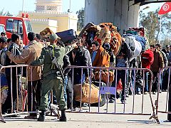 La llegada masiva de refugiados a Ras Jadir ha desbordado las previsiones de las ONG
