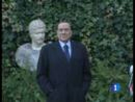 Telediario 1 - Berlusconi no comparece