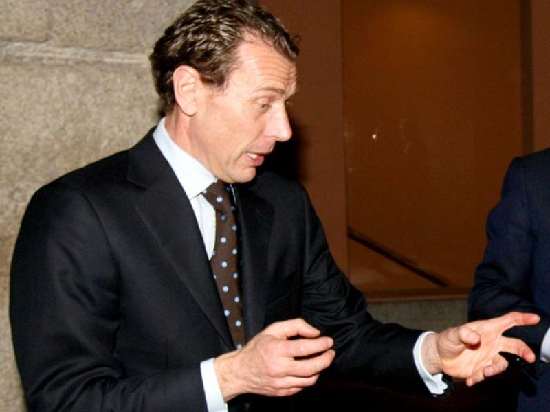 El director de Relaciones Institucionales del Madrid no cree que el entrenador del conjunto blanco ponga el calendario como excusa por los resultados. El presidente del FC Barcelona responde a Mourinho con indirectas: "Pep no se queja".