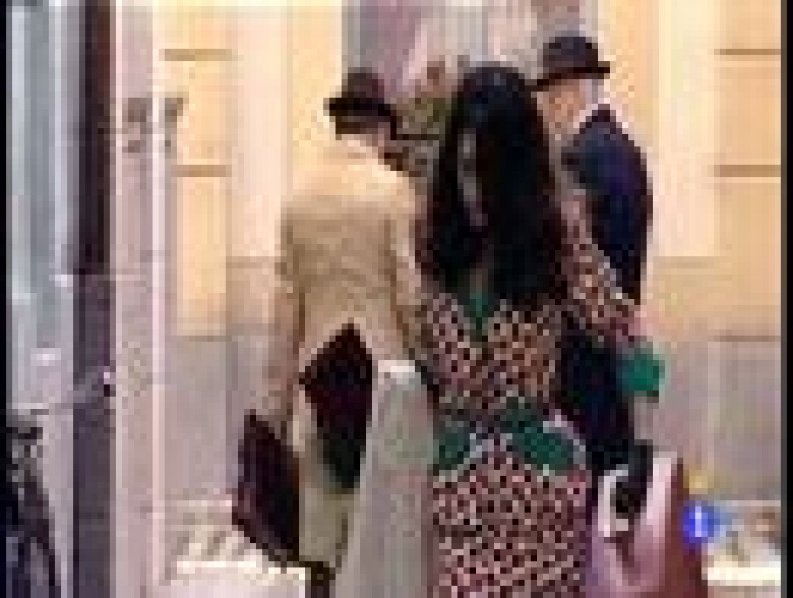 Amar - Chelo llega al barrio convertida en toda una estrella