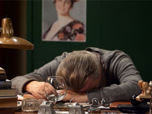 Amar en tiempos revueltos - Joachim toca fondo y jura vengarse