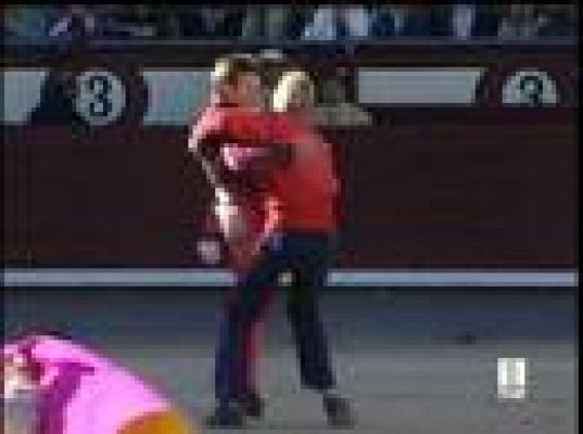  - 'El ruso' corneado gravemente