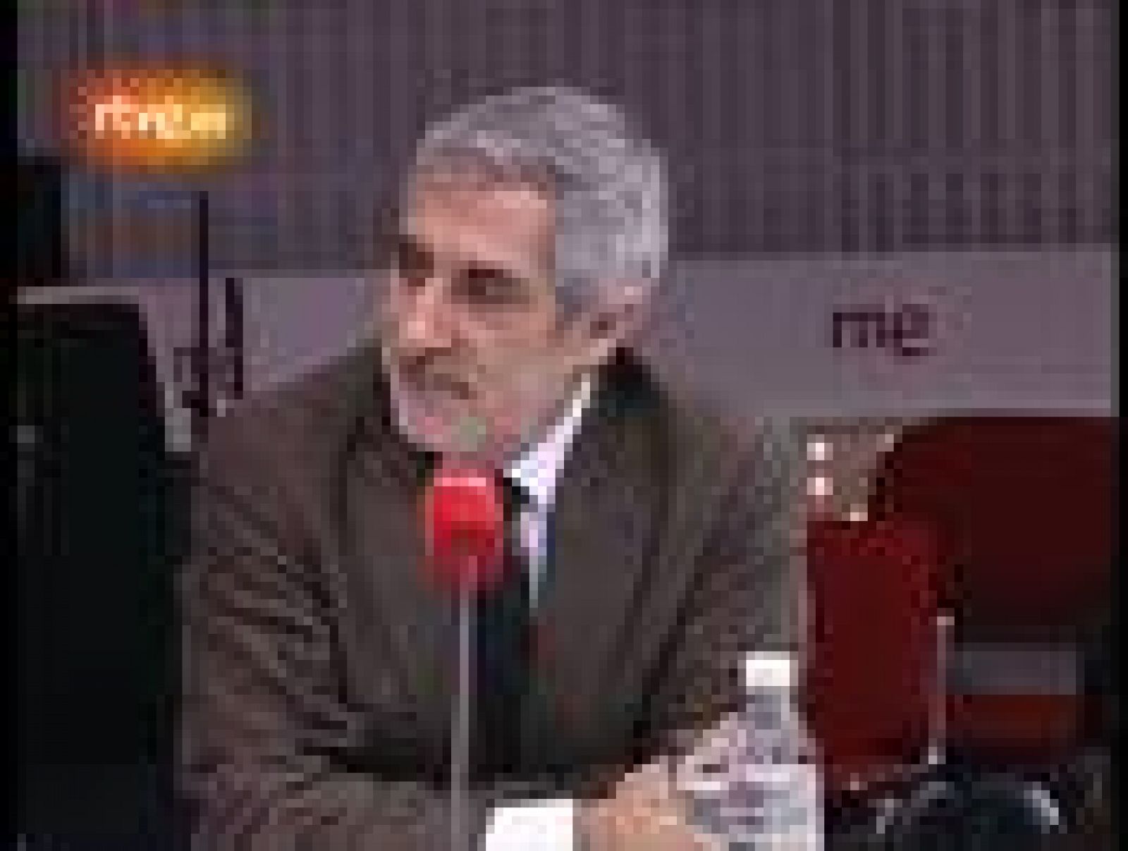 Sin programa: Llamazares critica las últimas medidas del Gobierno en el programa de RNE En Días como Hoy | RTVE Play