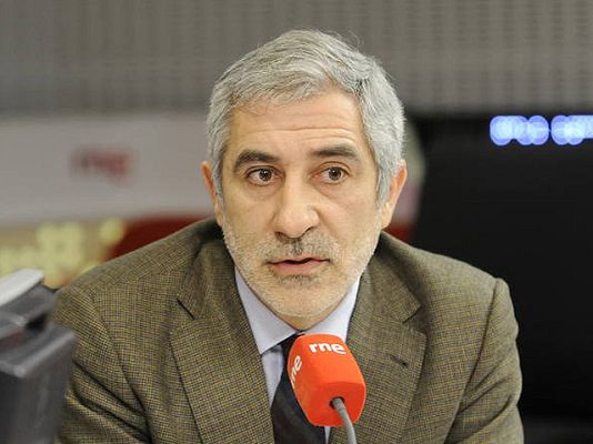  - Llamazares critica las últimas medidas del Gobierno en el programa de RNE En Días como Hoy