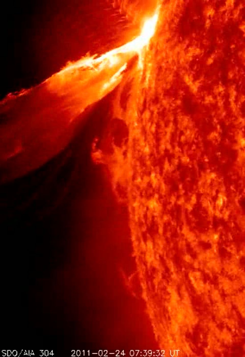 La NASA ha publicado unas impresionantes imágenes de una monstruosa erupción solar. Estas protuberancias solares se producen de forma frecuente y son estudiadas por el Observatorio de la Dinámica Solar (SDO).