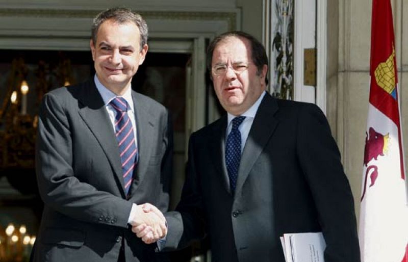 El presidente del Gobierno, José Luis Rodríguez Zapatero, y el de Castilla y León, Juan Vicente Herrera, se han reunido en la Moncloa (27/05/08).