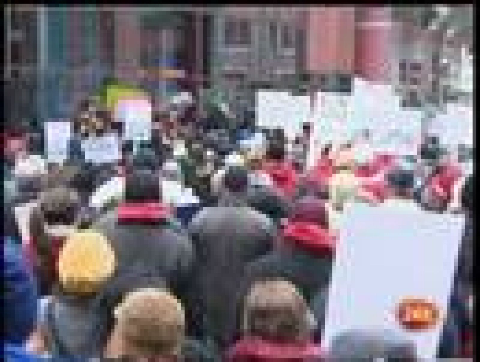 Wisconsin mantiene el plan de recortes pese a las protestas sindicales en todo EE.UU. | Ver