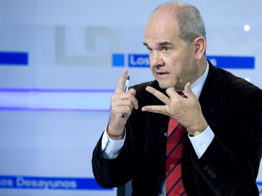  - Chaves sufre un lapsus y 'mete' a EE.UU. dentro de la UE