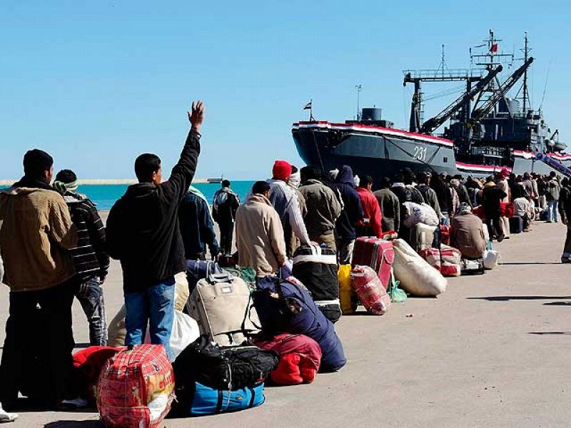 La contraofensiva lanzada por Muamar el Gadafi ha sido un fracaso, los rebeldes mantienen el control de una parte importante del país. Los opositores al régimen se preparan para nuevos ataques.