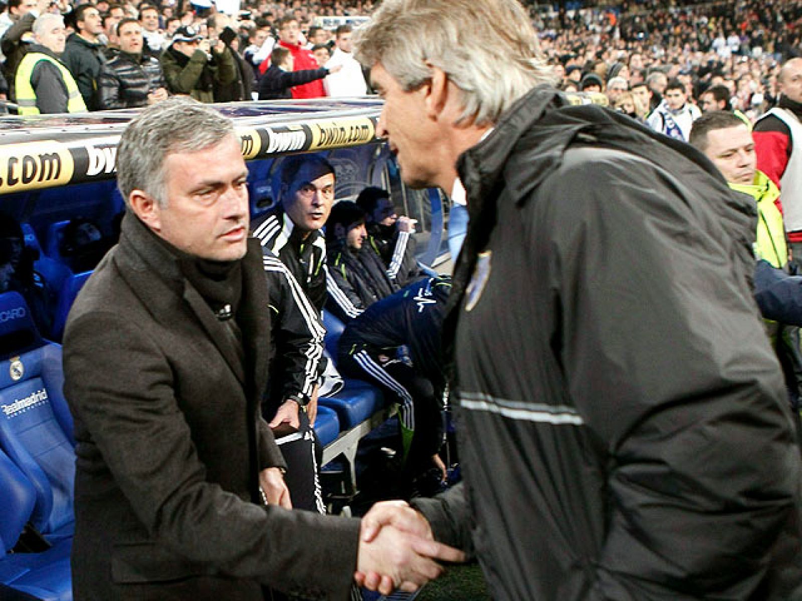 Jose Mourinho y Manuel Pellegrini acabaron con su duelo en el terreno de juego, en el que el Madrid venció con goleada, y en la sala de prensa, en la que el entrenador portugués pidió perdón a su manera.