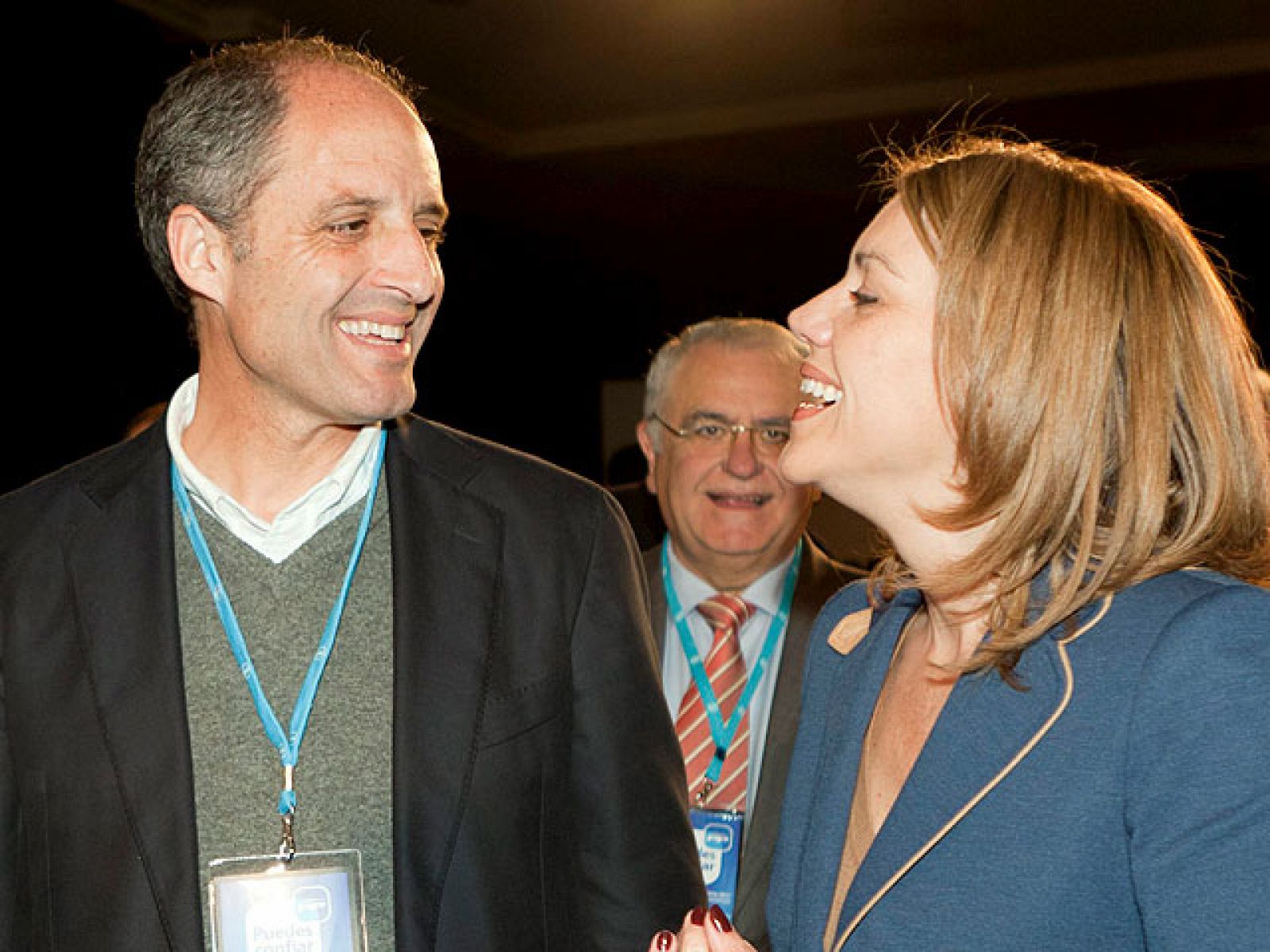 Camps se presenta en un vídeo unido a Rajoy pero este no va a la presentación | Ver