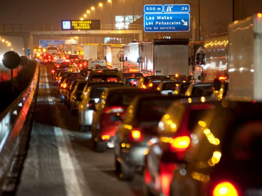  - La nieve colapsa la A-6 en Madrid