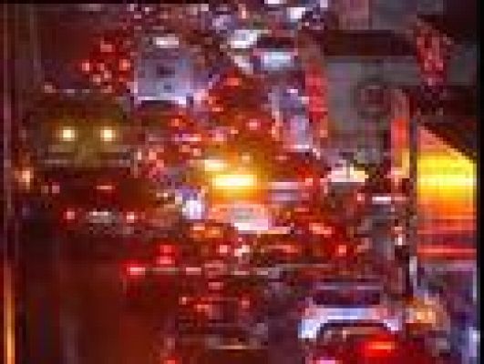  - La nieve colapsa la A-6 en Madrid