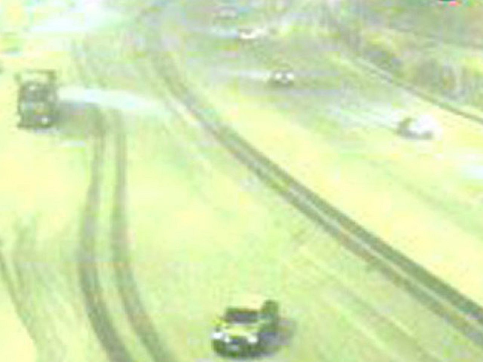 Fomento dice que un autobús y un camión entorpecieron el operativo en la A-6