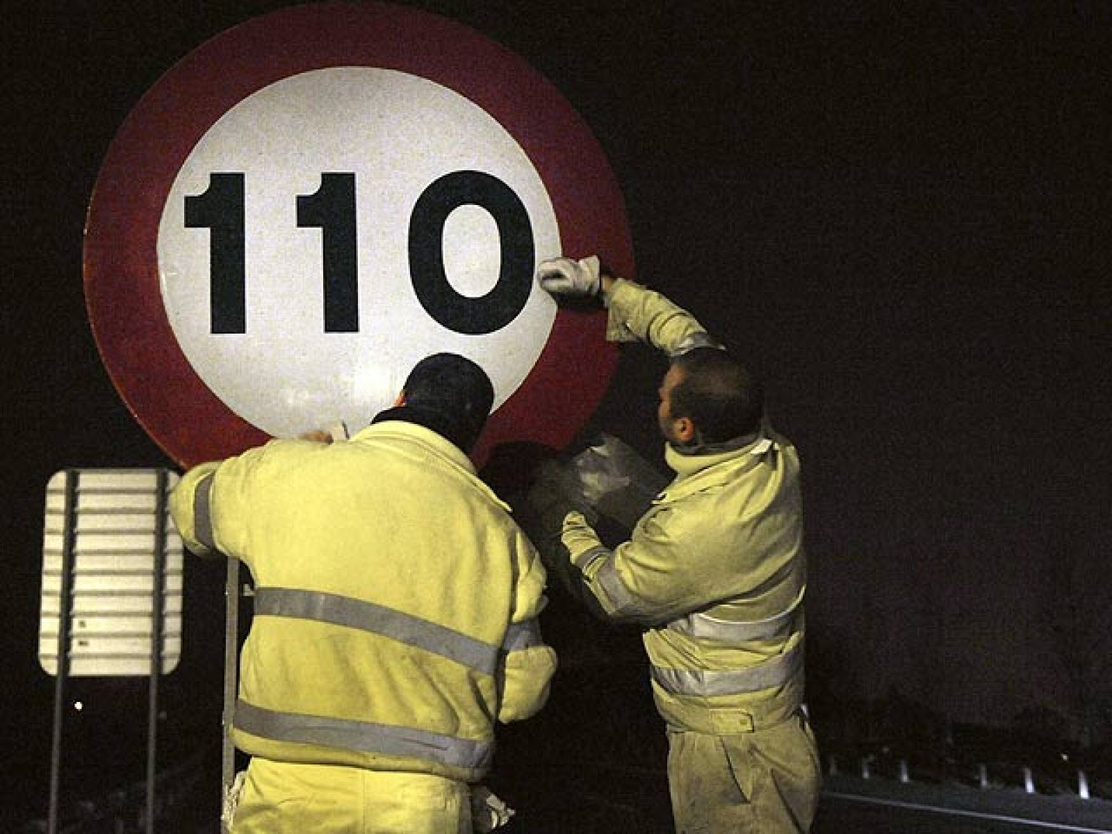 Entra en vigor la reducción de la velocidad máxima en autovías a 110 km/h para ahorrar energía | Ver