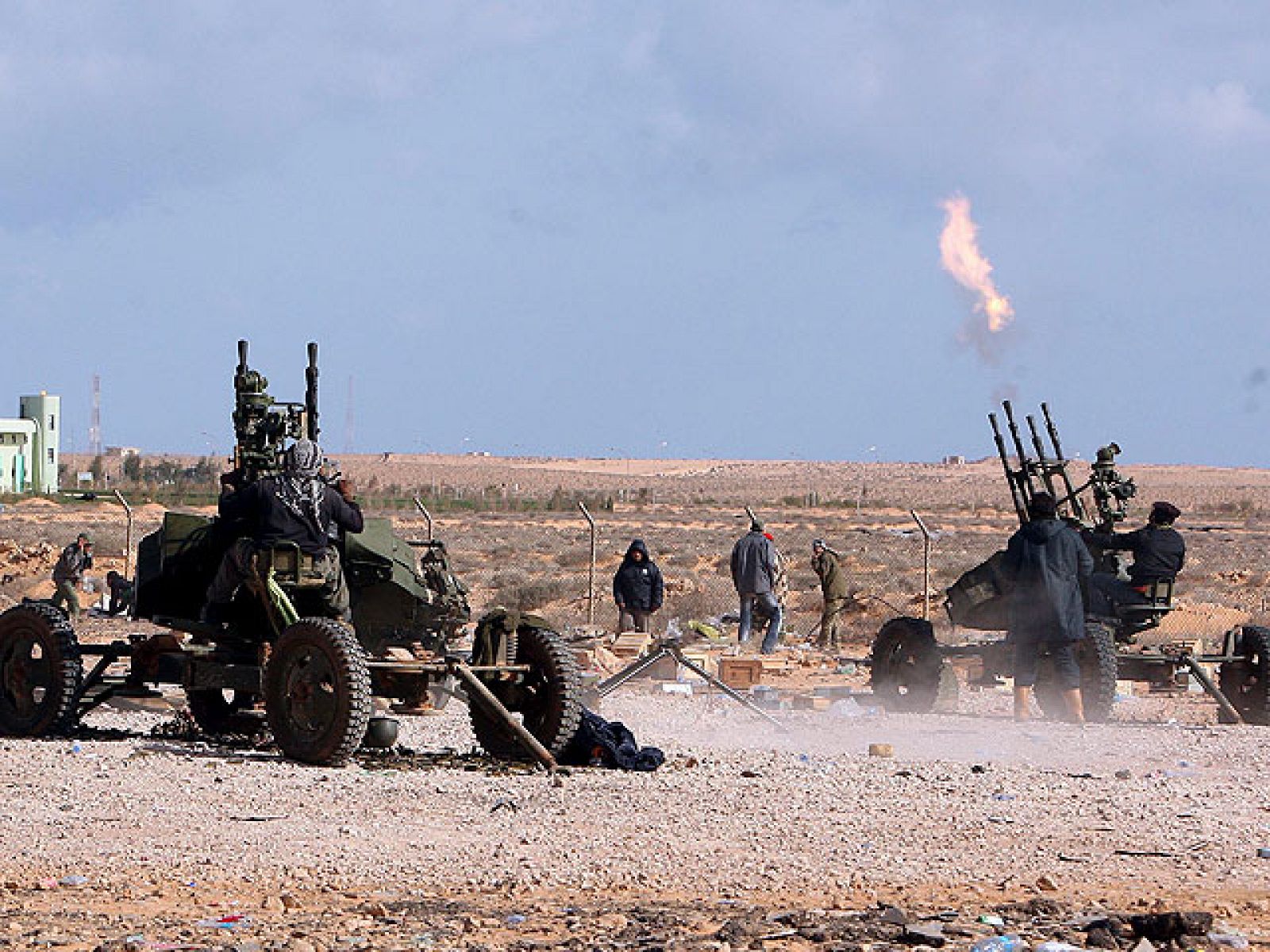 Tres semanas después de la revuelta se han intensificado los ataques del ejército libio