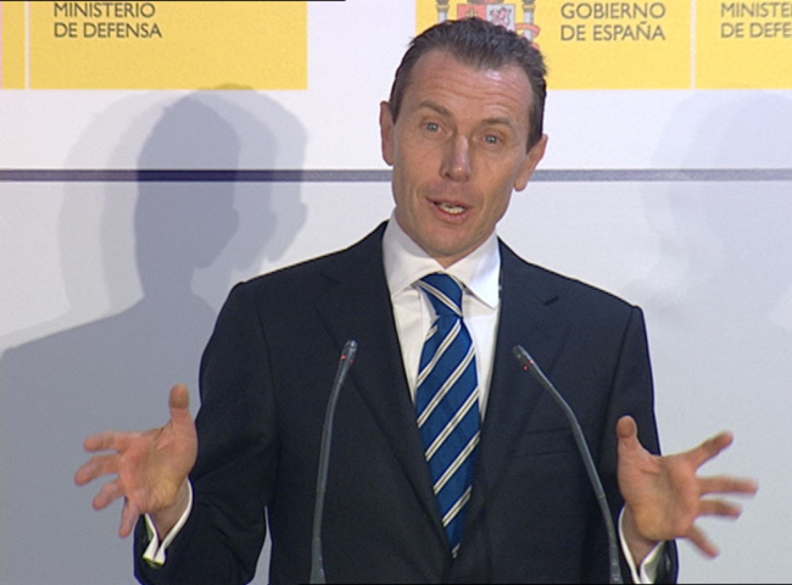 Algunas caras conocidas han sacado sus historias de la mili fuera de casa