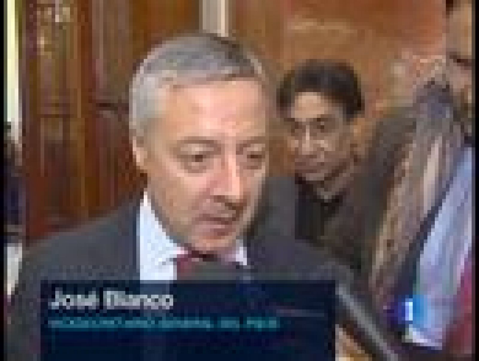 La suspensión del acto del PSOE en Vistalegre ha ocasionado rumores sobre si la decisión estaba vinculada a la posible sucesión de Zapatero. El vicesecretario del PSOE, José Blanco, ha dicho que él tomó la decisión y que no desvela los motivos de su estrategia.