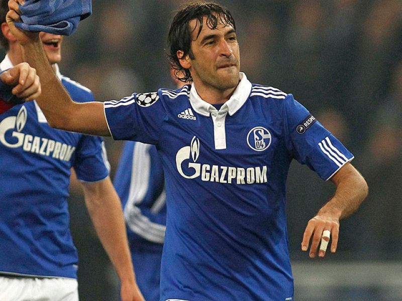 Minutos después de eliminar al Valencia, Raúl González se ha mostrado "muy contento" de volver a cuartos.