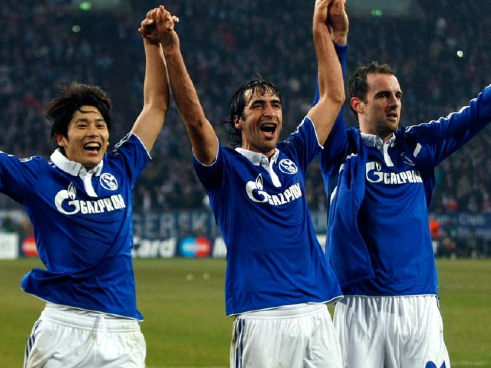 El delantero del Schalke pasa a cuartos de final de su competición favorita, algo que no pudo hacer con el Madrid en los últimos seis años