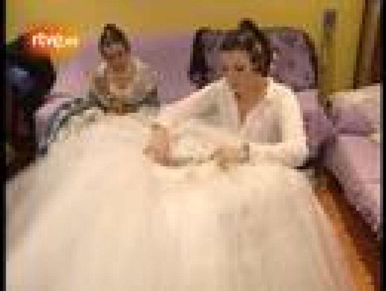 Vestirse de fallera, todo un ritual | Ver