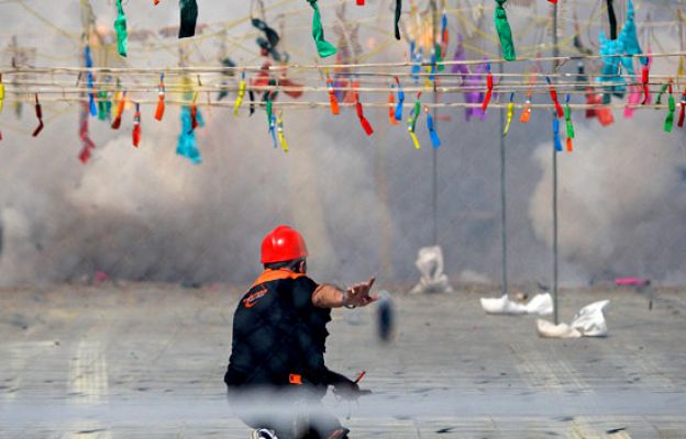 Fallas - Los niños valencianos aprenden en el colegio a utilzar la pólvora