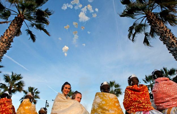 Fallas - Mascletá napolitana en la playa