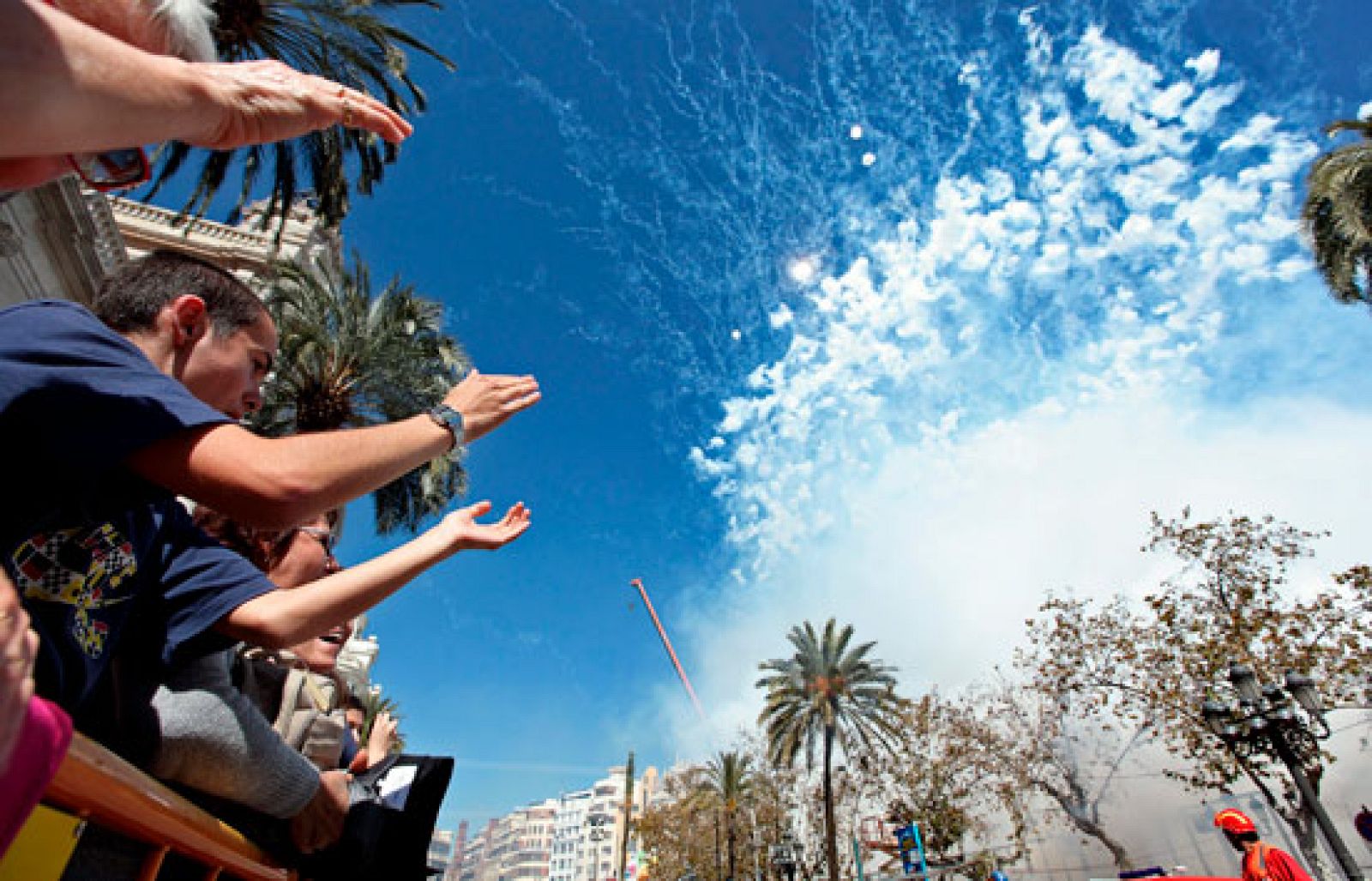 Valencia ya respira aire de Fallas