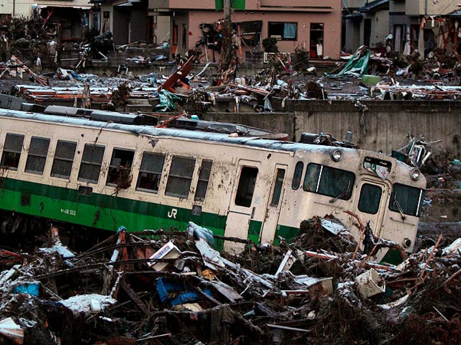 Japón sufre los efectos del peor terromoto de su historia.