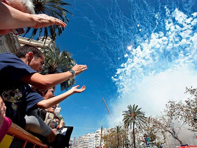 Los hosteleros valencianos confían en una llegada masiva de turistas a las Fallas tras la inauguración hace unos meses de la línea de Alta Velocidad entre Madrid y Valencia.