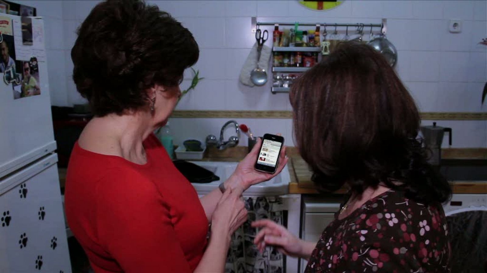 Sin programa: Tutoriales a la carta: Señoras que usan el móvil para ver "A la carta" | RTVE Play