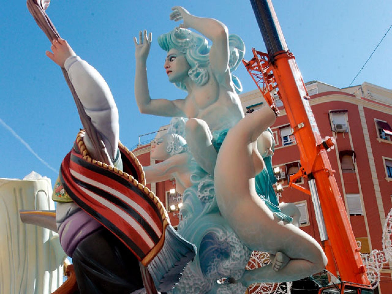 Cae el remate de la falla Sueca-Literato Azorín | Ver