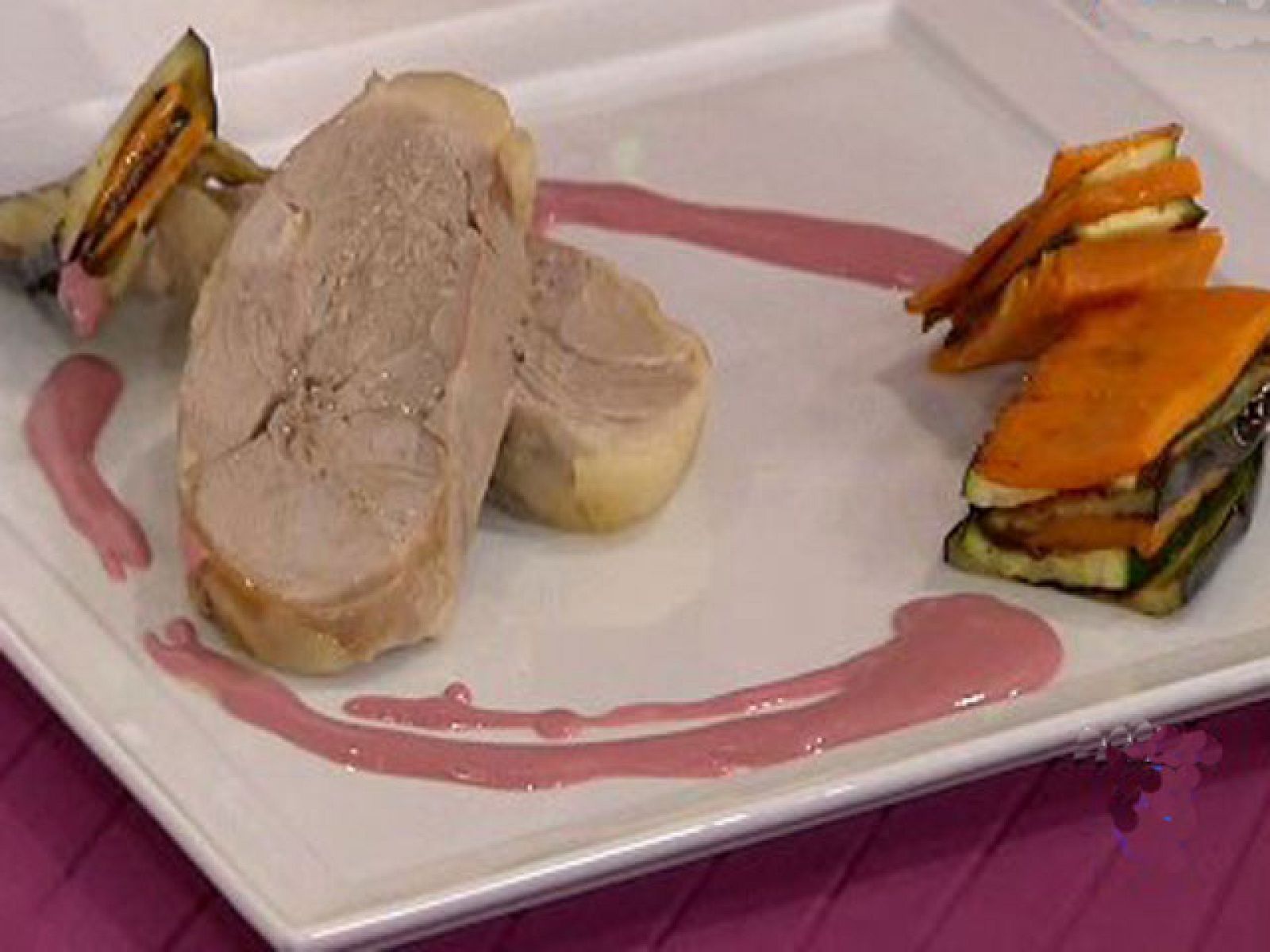 Saber cocinar - Cordero a la sal con salsa de frambuesas y lasaña de verduras