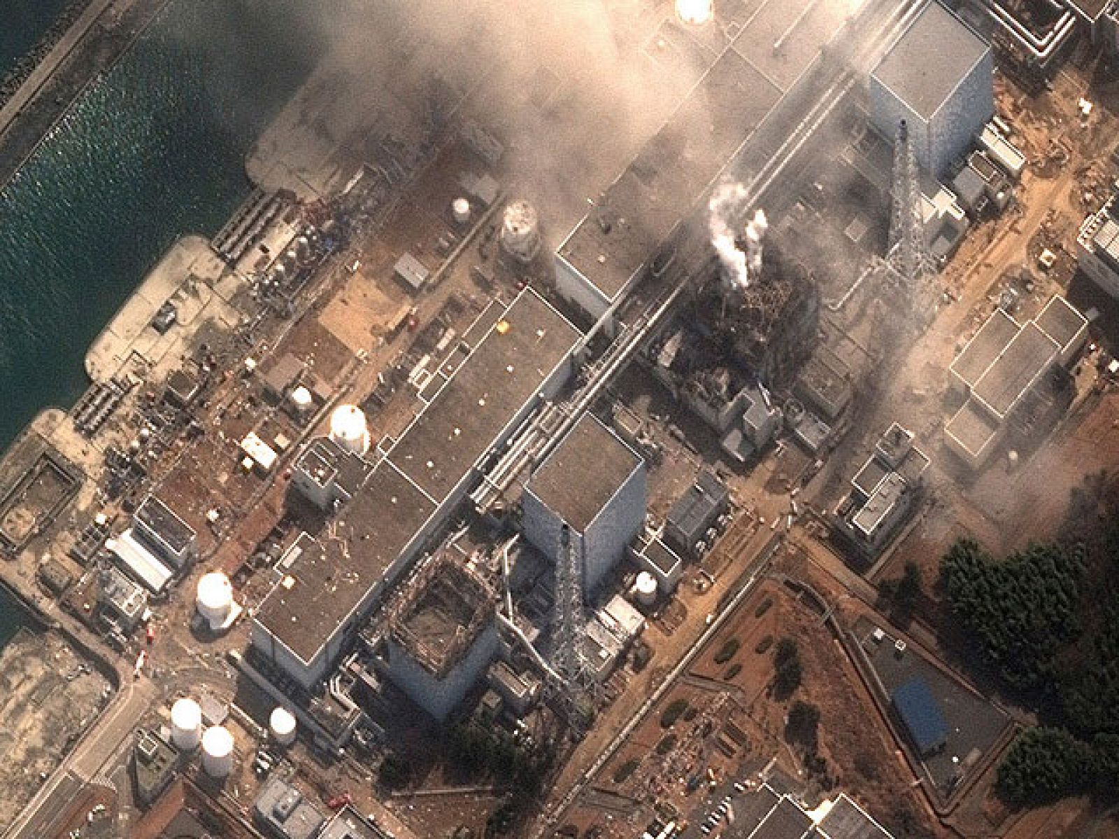 Otra explosión causa daños en el reactor 2 de la central de Fukushima | Ver