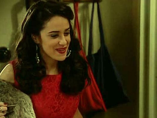 Amar en tiempos revueltos - Amar - Chelo llega a casa borracha