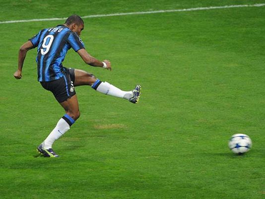 Champions League - Eto'o abrió el marcador (0-1)