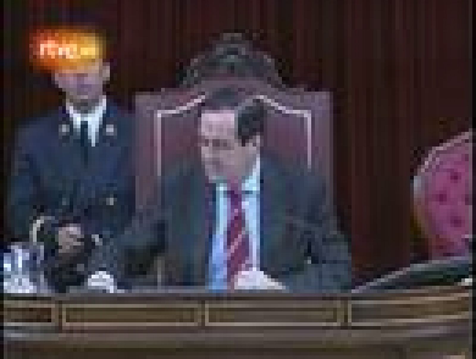 Zapatero defiende los niveles de bienestar de España | Ver