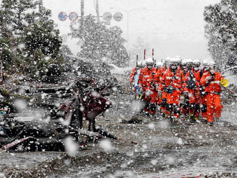 La nieve dificulta las labores de rescate en el norte de Japón