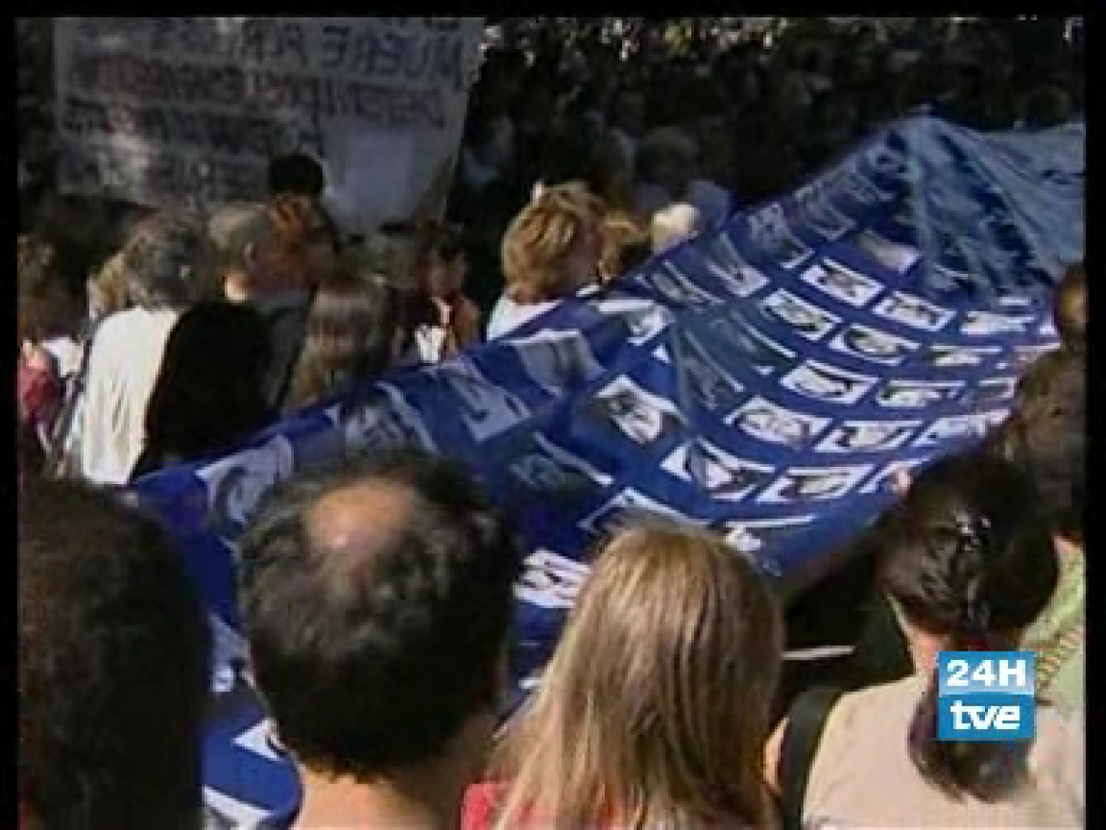 Los argentinos salieron a la calle para reclamar justicia y exigir que se busque a los desaparecidos durante los años de la dictadura. 