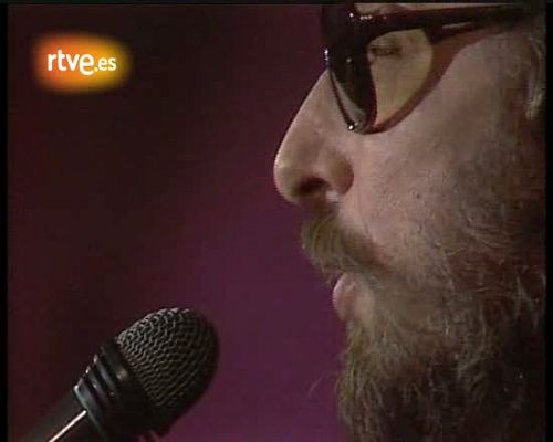 Humor en el Archivo de RTVE - "La pitonisa" "Sal al balcón"