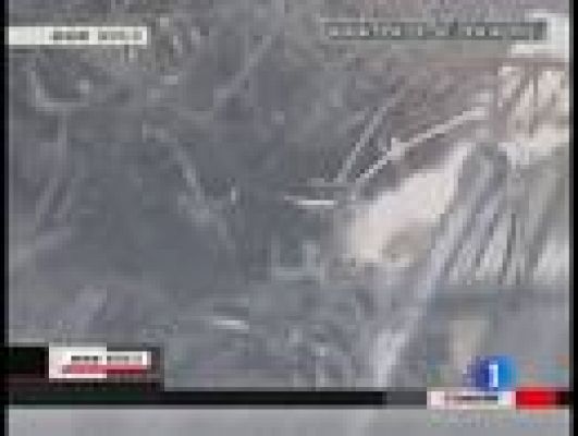 Telediario 1 - Japón estabiliza en la gravedad la crisis nuclear tras lanzar agua a un reactor y conectar otro