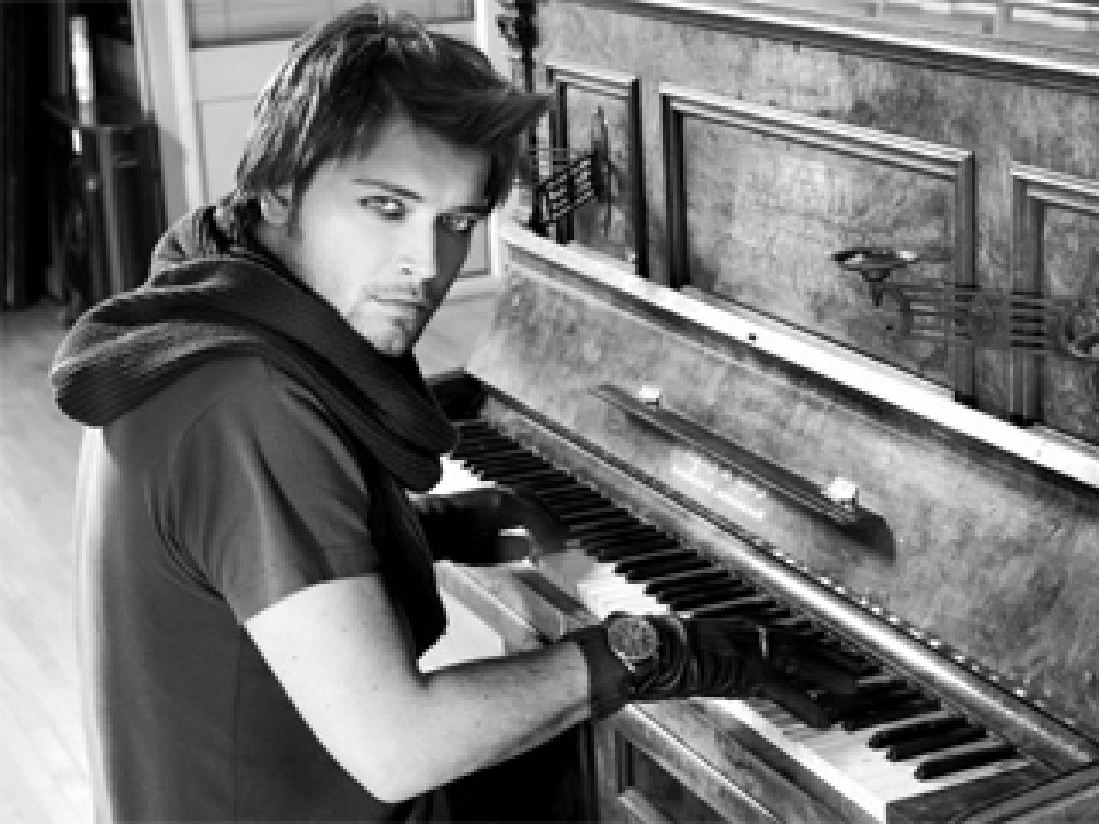 Eurovisión 2011 - Vlatko Ilievski representa a ARY de Macedonia con "Rusinka" - Eurovisión | Ver