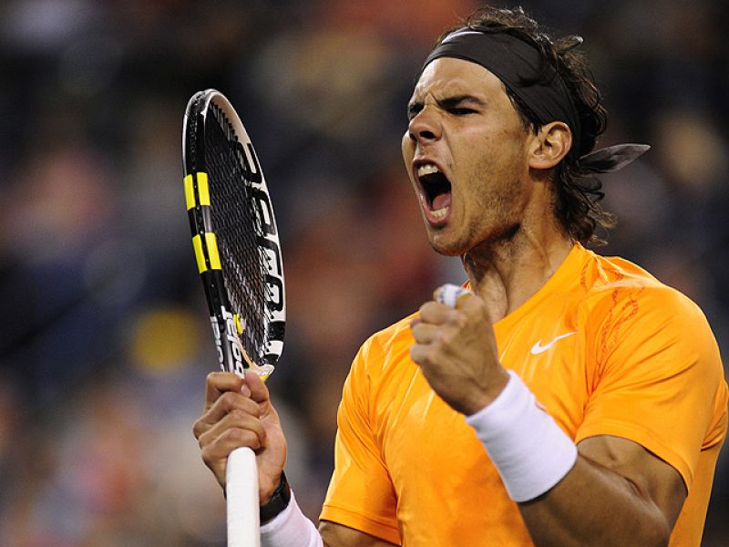 Un heroico Rafa Nadal se ha clasificado para las semifinales de Indian Wells al tumbar de forma agónica al cañonero Ivo Karlovic por 5-7, 6-1 y 7-6 (7), en dos horas y 23 minutos de un partido de gran nivel en el que ambos tenistas sacaron por moment